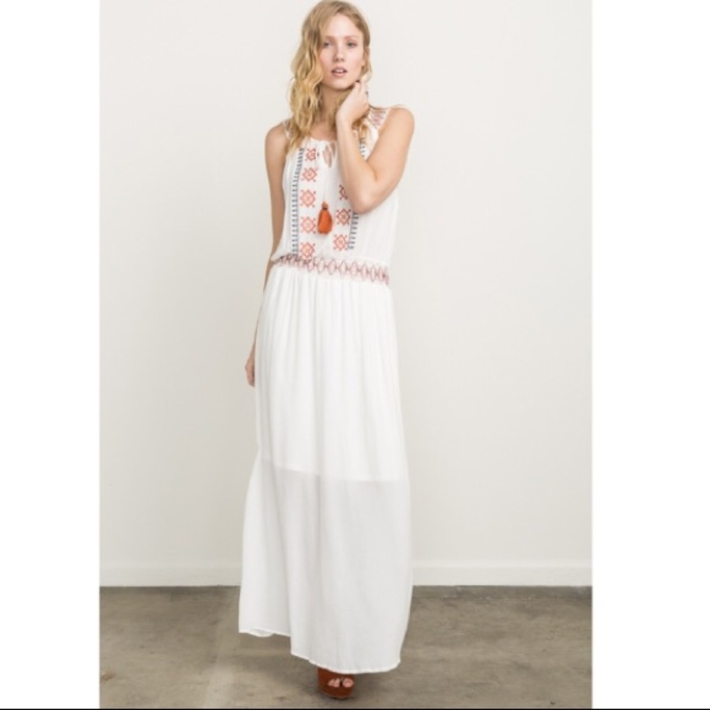 NWT Mystree White Boho Embroidered dress